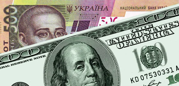 Українська Купюра Номінальною Вартістю 500 Гривень Банкнотою Номіналом Сто Доларів — стокове фото
