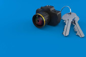 Kamera s klíči dveří izolované na modrém pozadí. 3D ilustrace