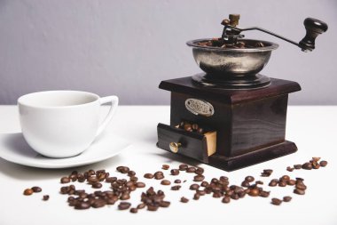 Bardak Coffe ve öğütücü fasulye