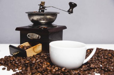 Bardak Coffe ve öğütücü fasulye