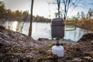 ormanda bir gaz brülör soba pişirme