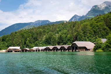 Natioanal park ve balıkçı Koningssee, Alpler evlerde.
