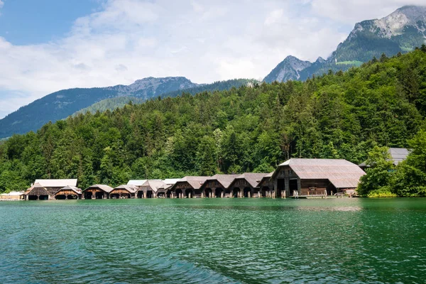 Natioanal park ve balıkçı Koningssee, Alpler evlerde.