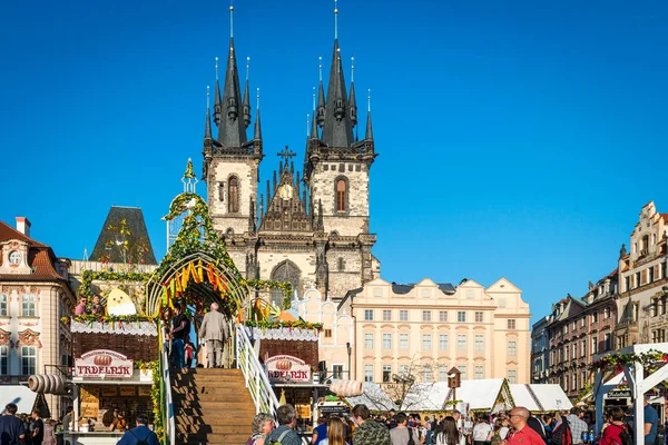 Пасхальный рынок в Праге Староместская площадь — стоковое фото