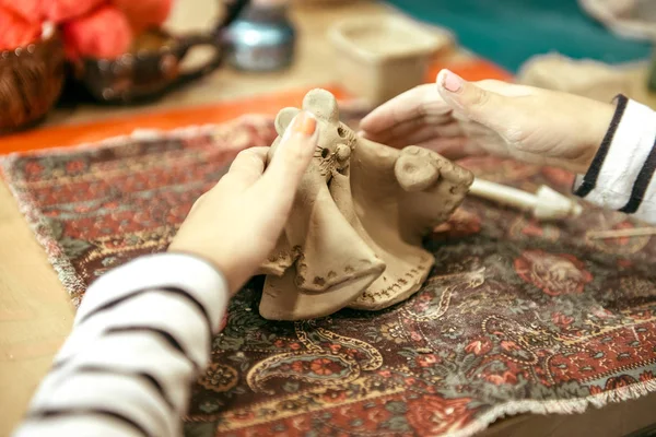 Childrens hands sculpts — Stock Photo, Image