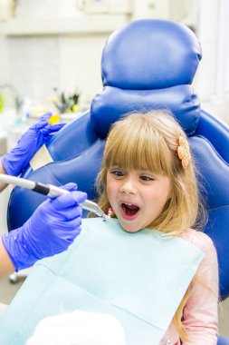 Diş hekimleri Office küçük kız sitts
