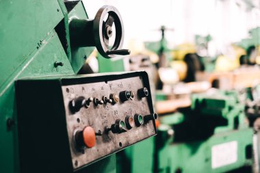 fabrikada eski takım tezgahları. Ekipmanda metal işleme