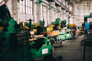 fabrikada eski takım tezgahları. Ekipmanda metal işleme