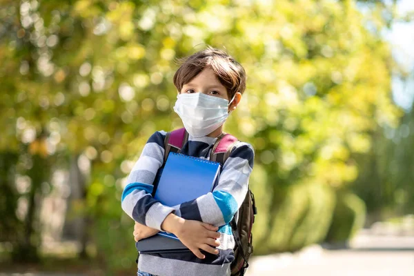 Coronavirus Covid Pandemia Quarentena Retrato Estudante Usando Uma Máscara Protetora — Fotografia de Stock