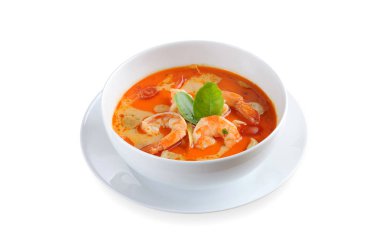 Tom Yum Kung Tay baharatlı karides çorbası Limon otu, limon ve beyaz arka plan üzerinde izole havlıcan sıcak
