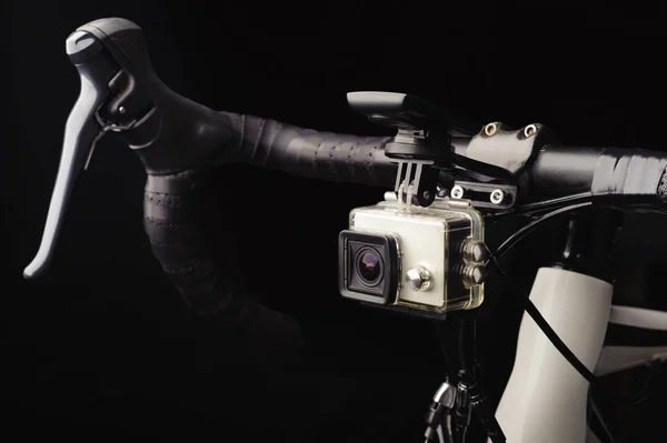 Bicicleta com câmera de ação frontal — Fotografia de Stock