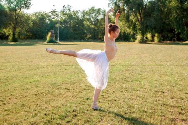 Bailarina Sensual Natureza Verão — Fotografia de Stock