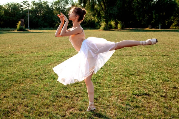 Bailarina Sensual Natureza Verão — Fotografia de Stock