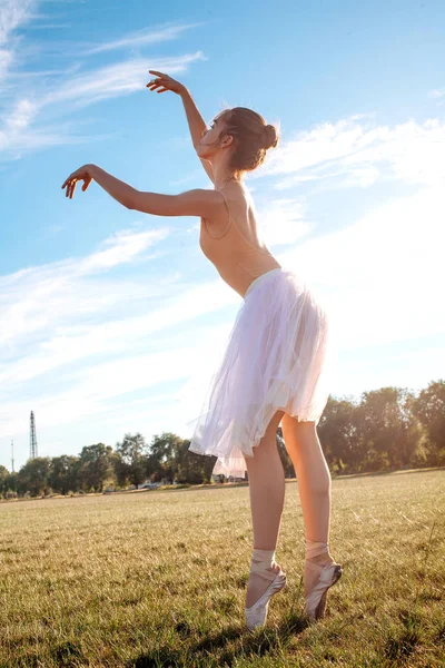 Bailarina Sensual Natureza Verão — Fotografia de Stock