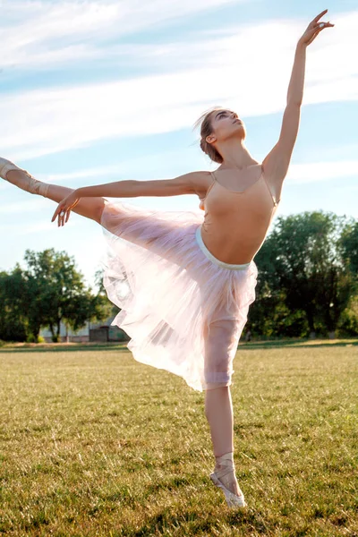 Bailarina Sensual Natureza Verão — Fotografia de Stock