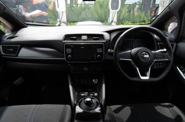 Chiang Rai, Tayland-Ekim 10, 2018, iç detay tüm yeni Nissan Yaprak Ev araba sıfır emisyon yumuşak odak ve ışık içinde belgili tanımlık geçmiş üzerinden