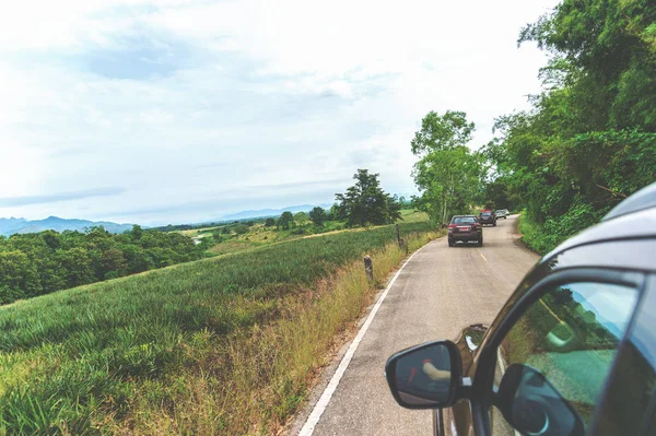 Cestovní Koncept Auto Pro Cestování Soft Zaměření Nad Světlem Pozadí — Stock fotografie