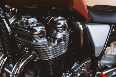 closeup motosiklet motoru ile yumuşak odak ve ışık içinde belgili tanımlık geçmiş üzerinden
