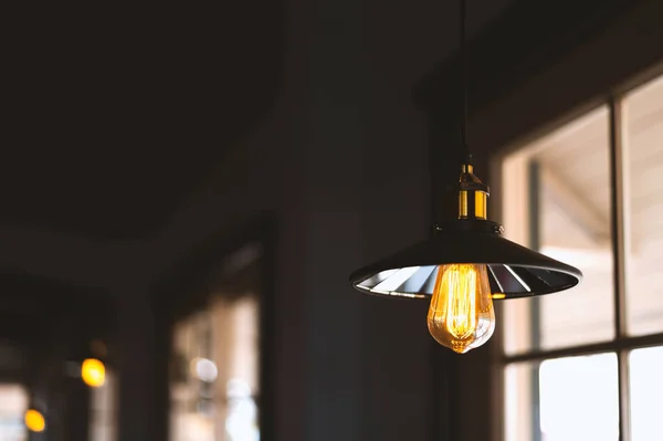 Gros Plan Lampe Edison Avec Foyer Doux Sur Lumière Arrière — Photo