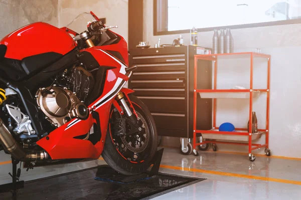 Nahaufnahme Sportmotorrad Reparaturstation Und Karosseriebau Mit Soft Fokus Und Überlicht — Stockfoto