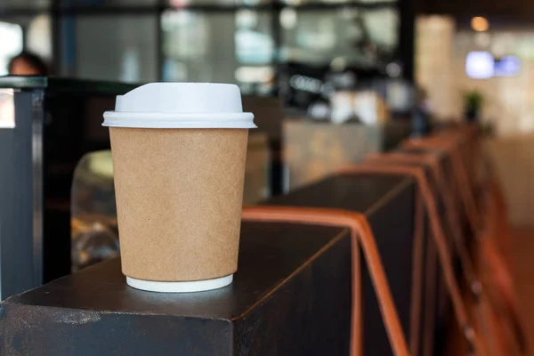 Cangkir Kertas Closeup Kopi Panas Kafe Dengan Fokus Lembut Dan — Stok Foto