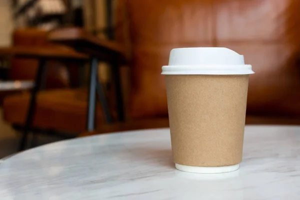 Cangkir Kertas Closeup Kopi Panas Kafe Dengan Fokus Lembut Dan — Stok Foto