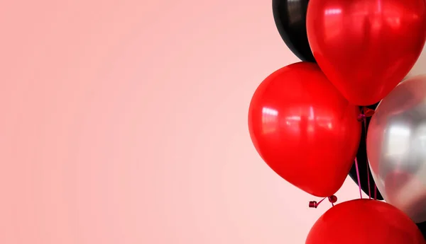 Balões Coloridos Sobre Fundo Rosa — Fotografia de Stock