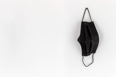 Sağlık konsepti. beyaz arkaplanda siyah maske