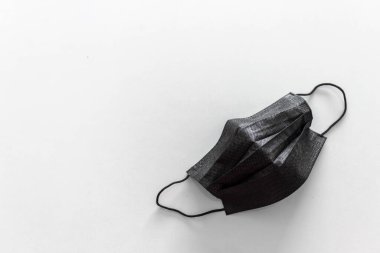 Sağlık konsepti. beyaz arkaplanda siyah maske