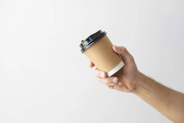 Mano Masculina Primer Plano Sosteniendo Una Taza Café Caliente Con — Foto de Stock