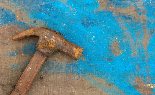 Old Steel Hammer Wood Background — 스톡 사진