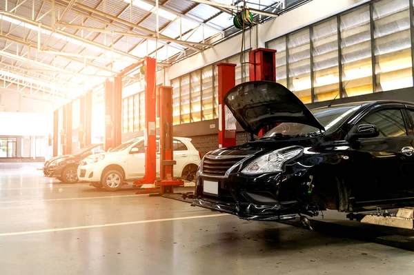 Black Car Repair Station Soft Focus Light Background — Stockfoto