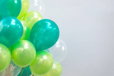 Yumuşak odaklı yakın çekim balonu ve arka plandaki ışığın üstünde