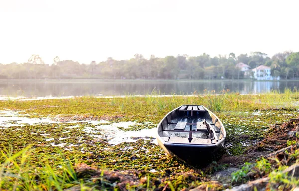 Nahaufnahme Altes Boot Auf Dem Fluss Mit Soft Fokus Und — Stockfoto