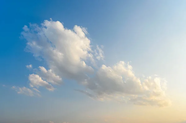 Schöner Himmel Mit Soft Fokus Und Überlicht Hintergrund — Stockfoto