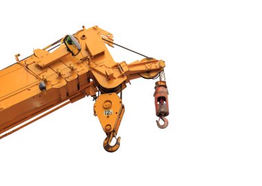 Beyaz arkaplanda yakın plan sarı kamyon vinci