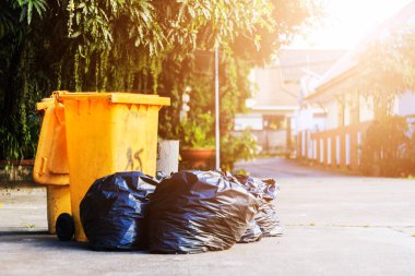 closeup çöp kutusu yumuşak odak ve overlight içinde belgili tanımlık geçmiş