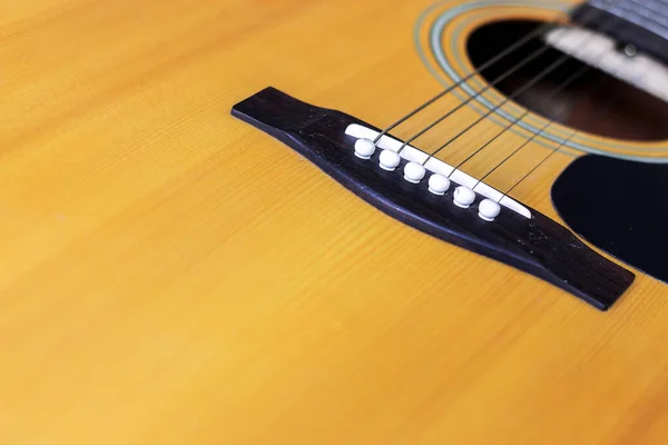 Close Guitarra Acústica Com Foco Suave Sobre Luz Fundo — Fotografia de Stock