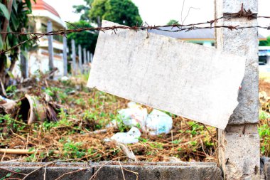 Çöp atma işaretini yasaklıyor