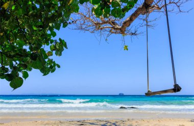 Andaman Denizi 'nin güzelliği. Mai Ton Adası, Phuket, Tayland Yumuşak odaklı ve ışığın üzerinde