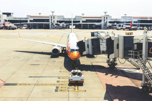 Avión Terminal Con Tono Colores Película Enfoque Suave Sobre Luz — Foto de Stock