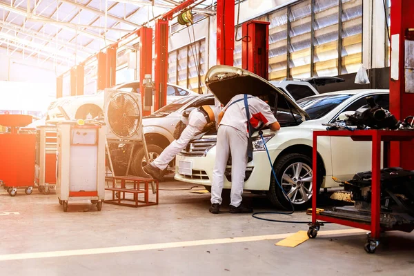 Auto Auto Reparatie Service Center Met Soft Focus Meer Dan — Stockfoto