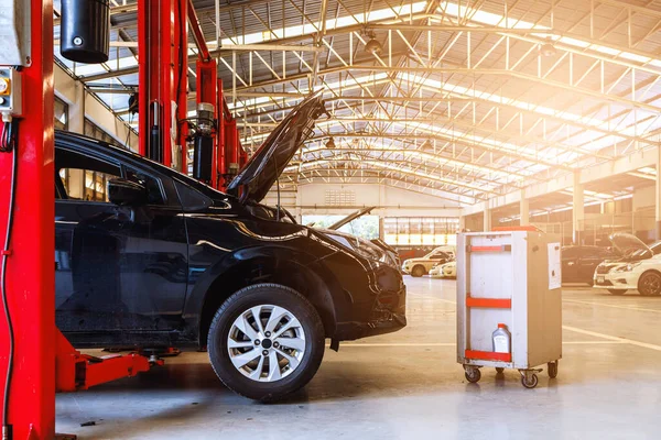 Auto Kfz Reparatur Service Center Mit Soft Fokus Und Überlicht — Stockfoto