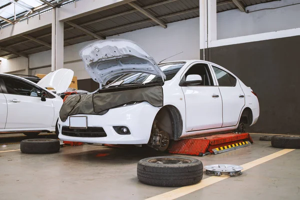 Auto Kfz Reparatur Service Center Mit Soft Fokus Und Überlicht — Stockfoto