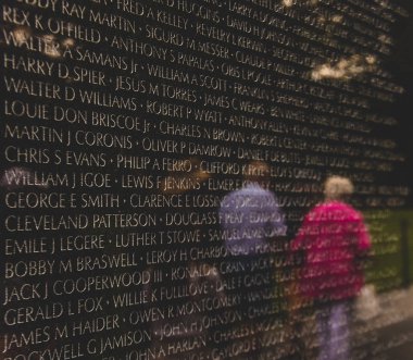 Vietnam Savaşı, Washington, Dc - Ulusal Mall Potomac Nehri için en yakın kısmında Lincoln Anıtı yakınında bulunan anıt anıt inşa edilmiş 1982 yılında Amerikan askerlerinin bir haraç olarak Vietnam Savaşı'nda öldürdü.