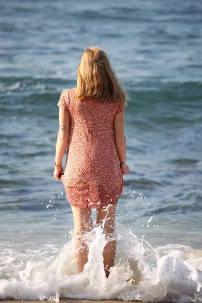 Adolescente Chica Orilla Del Mar —  Fotos de Stock