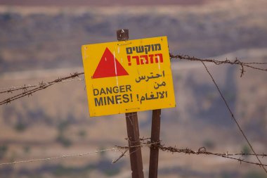 Golan Tepelerinde Tehlike Madenleri İşareti