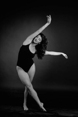 Modern stil dansçı stüdyo çekimi