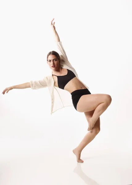 Bailarina Joven Estudio —  Fotos de Stock