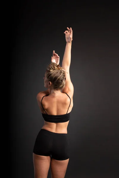 Bailarina Dança Estúdio Fundo Preto — Fotografia de Stock